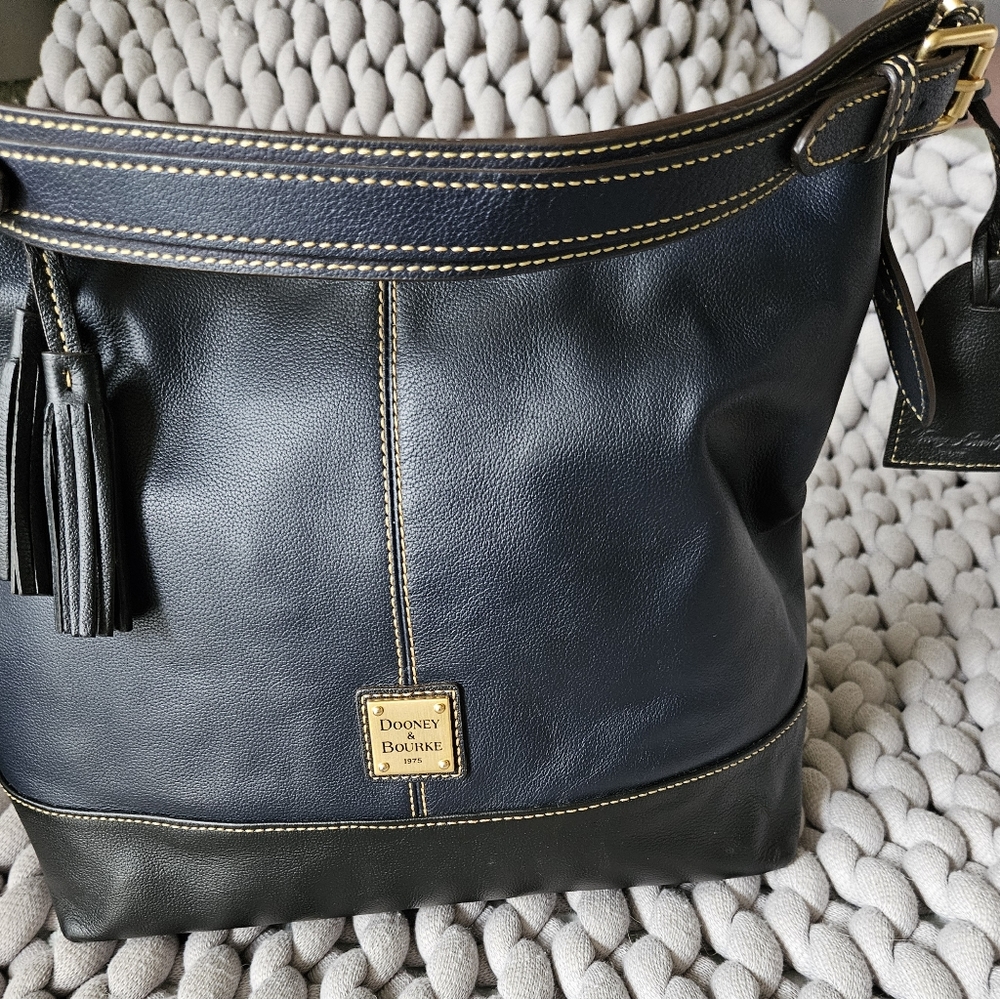 Dooney &Bourke Hobo bag in Navy